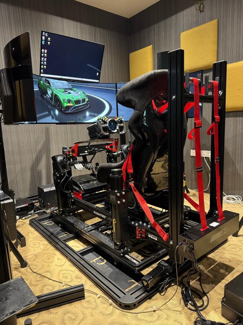 Fully harnessed motion simulator rig built by Vertex